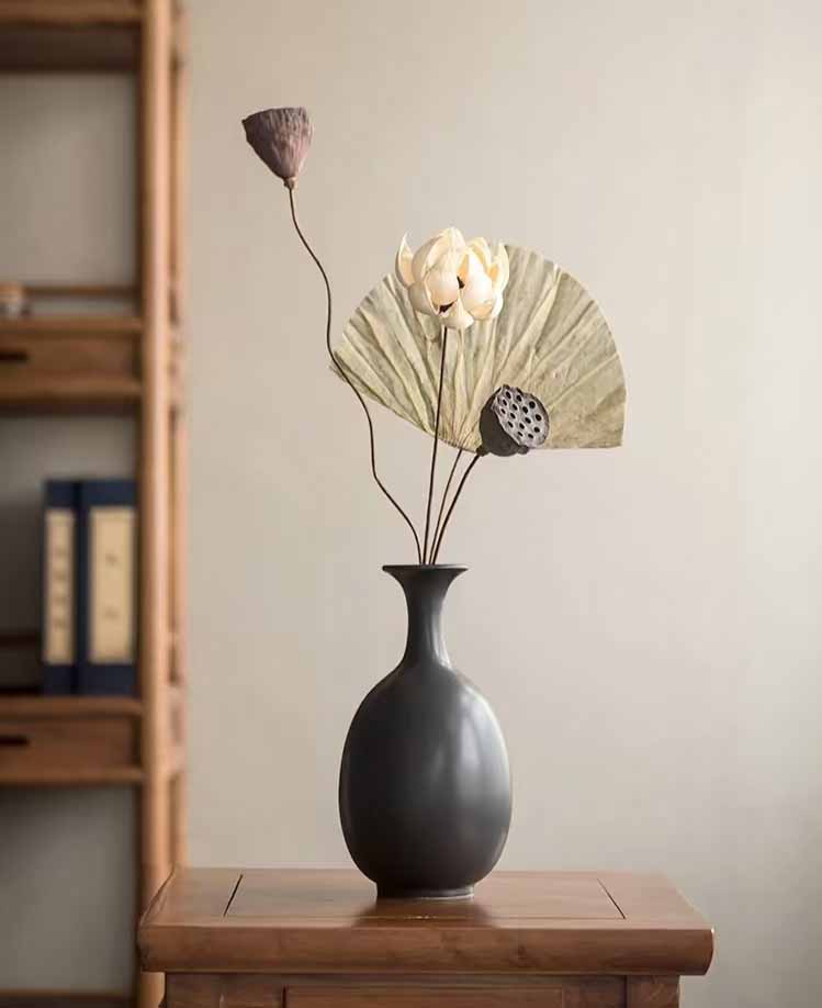 Summer-inspired custom porcelain vases from China decorated with lotus