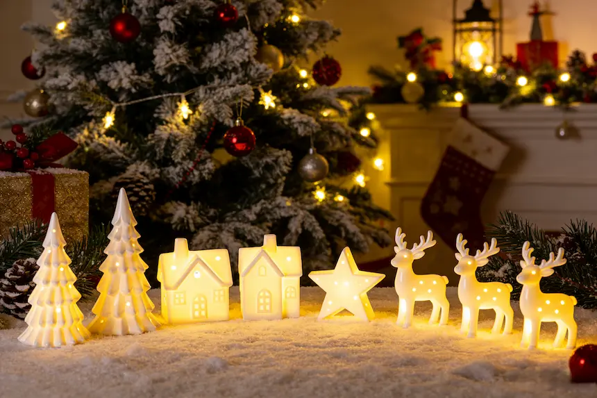 LED Christmas Decorations:Light-up ceramic houses,
LED mini Christmas trees,Star-cut lantern figurines,White matte reindeer
