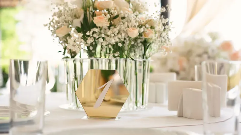 Create Aesthetic Wedding Guest Tables with Modern Ceramic Designs